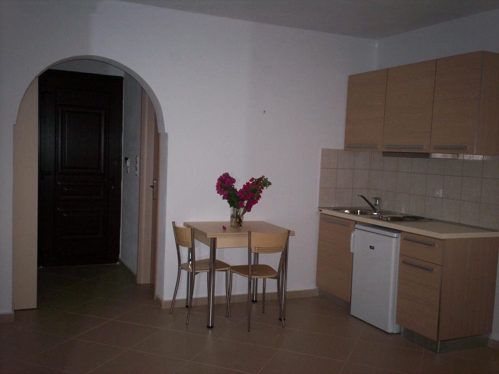 Alex Mike Appartement Agia Anna  Buitenkant foto