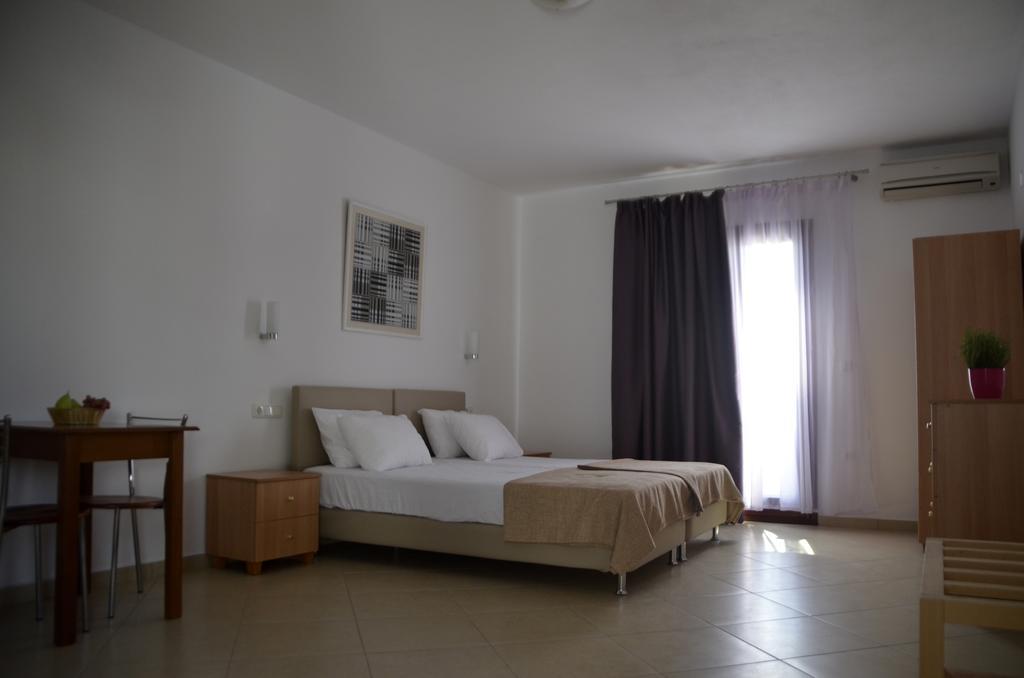 Alex Mike Appartement Agia Anna  Buitenkant foto