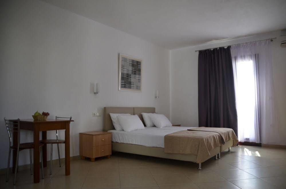 Alex Mike Appartement Agia Anna  Buitenkant foto